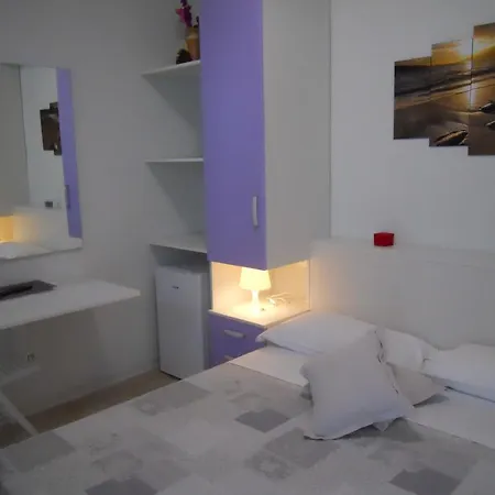 Flora Bed & Breakfast 3*