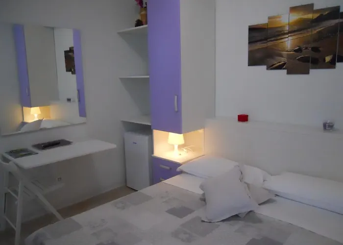 Flora Bed and Breakfast 3*