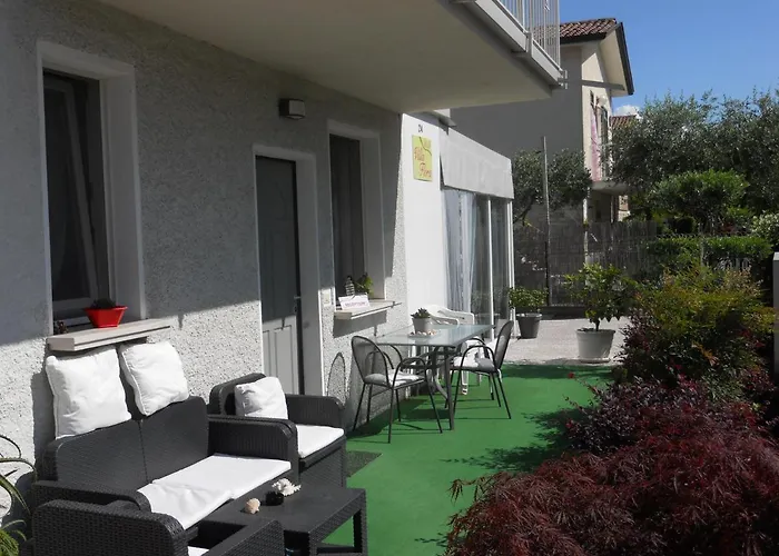 Flora 3* Πεσκιέρα ντελ Γκάρντα